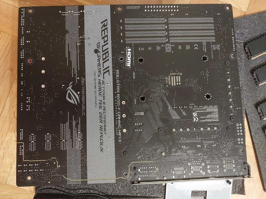 AMD Ryzen 7 5700X3D + Asus Rog StriX B550-F Gaming Wi-Fi II