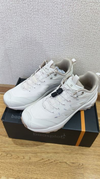 Трекинговые кроссовки