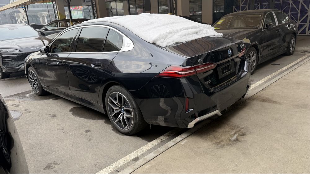 BMW i5 35L 2024 yil M-Sport