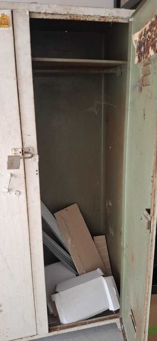 Метален шкаф за инструменти или дрехи