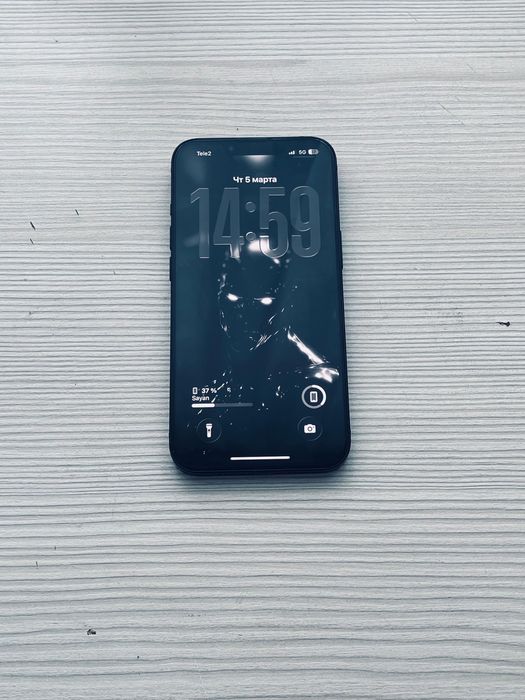 Продам Айфон 13