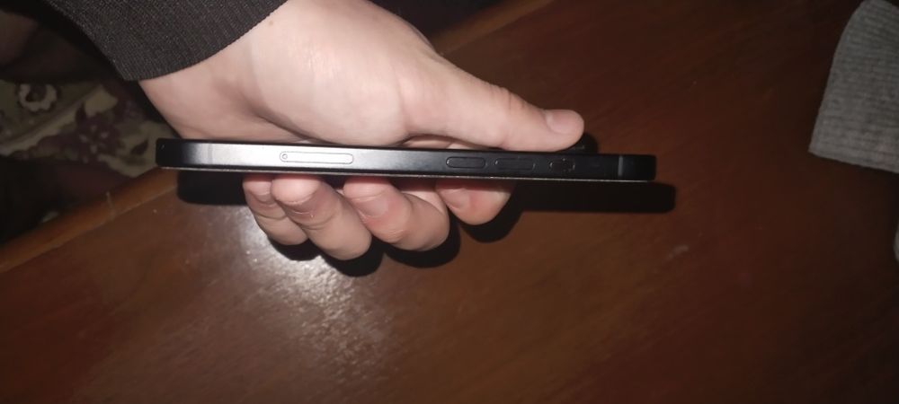 iPhone 16 с коробкой