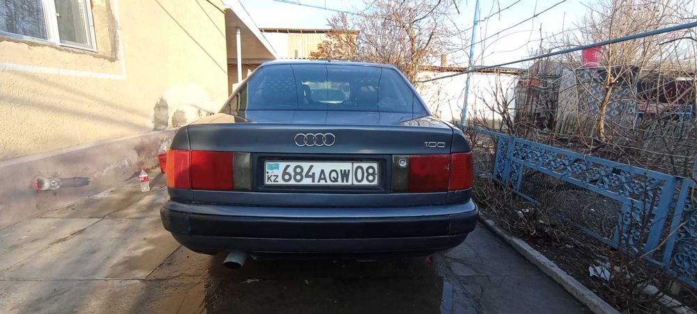 Продам ауди с4 1993 года