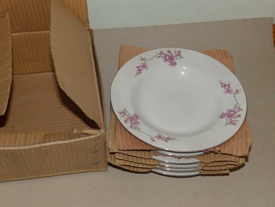 Порцеланови чинии, различни цени