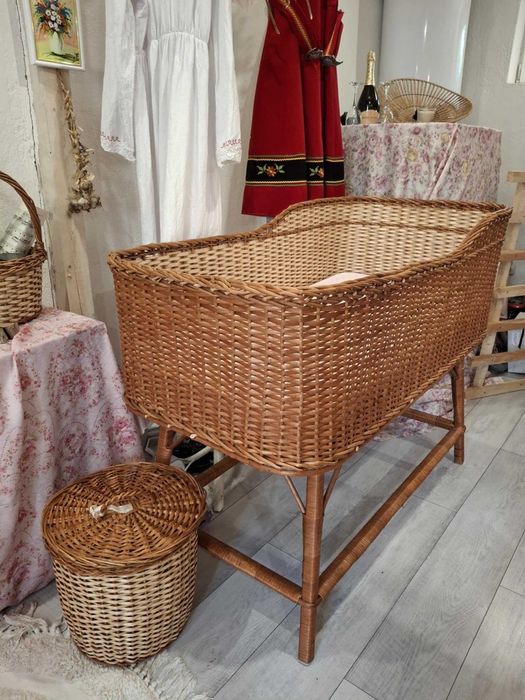 Бебешко кошче ръчно плетено