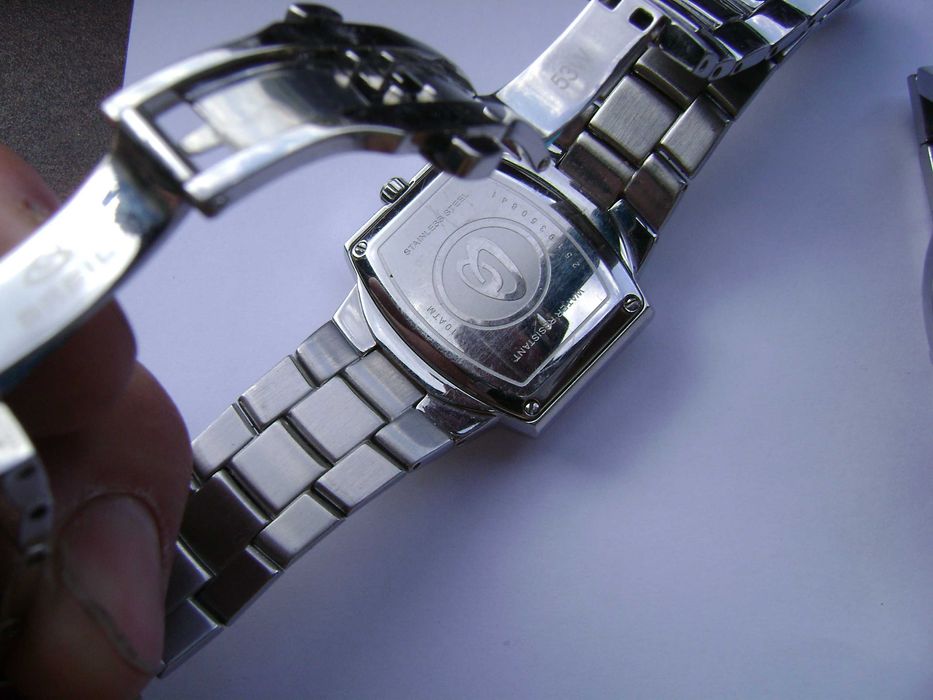 Продавам 5 броя кварцови часовници Breil,Swatch,TCM,Curren