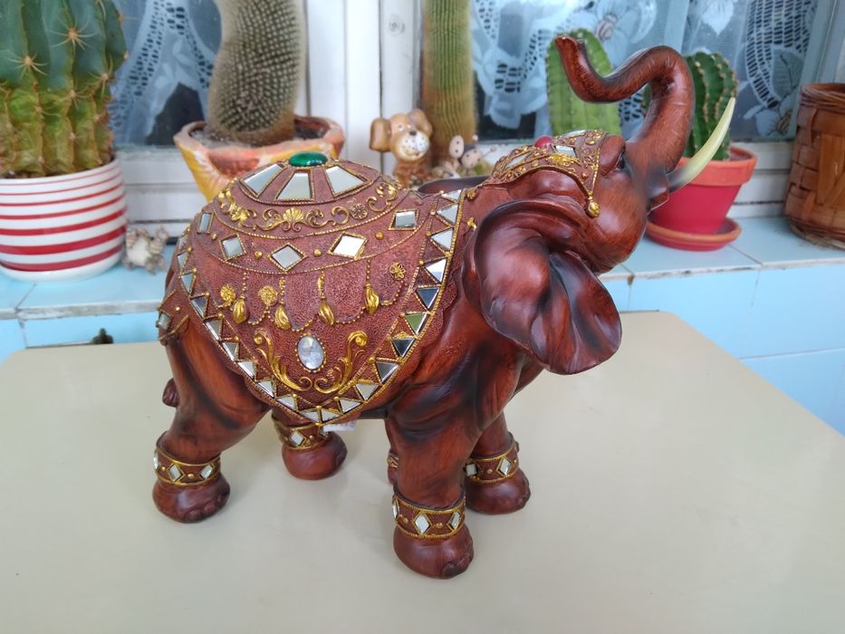Декоративна фигурка слон