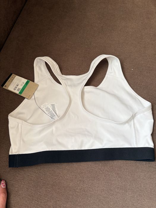 Nike спортен сутиен