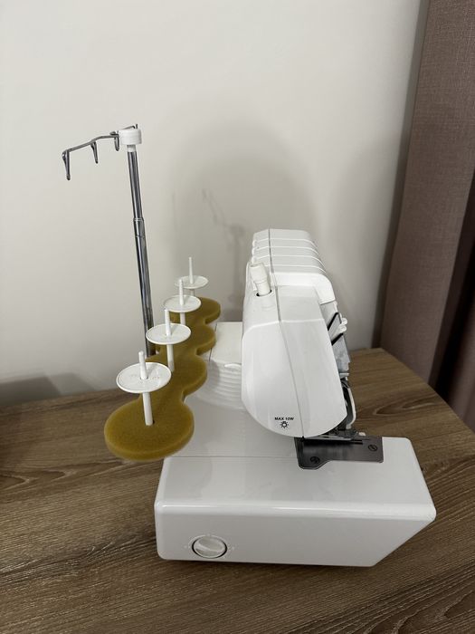 Оверлок Bernina 700D