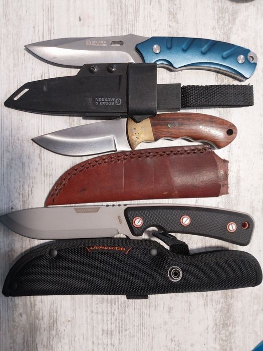 Продавам три ножа