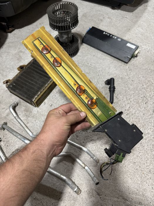 Запчасти от климат контроля на BMW e34