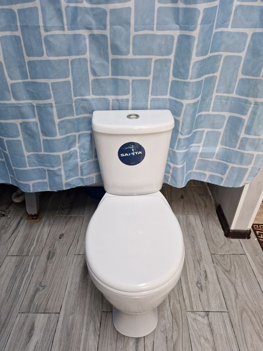 Продам унитаз  в отличном состоянии