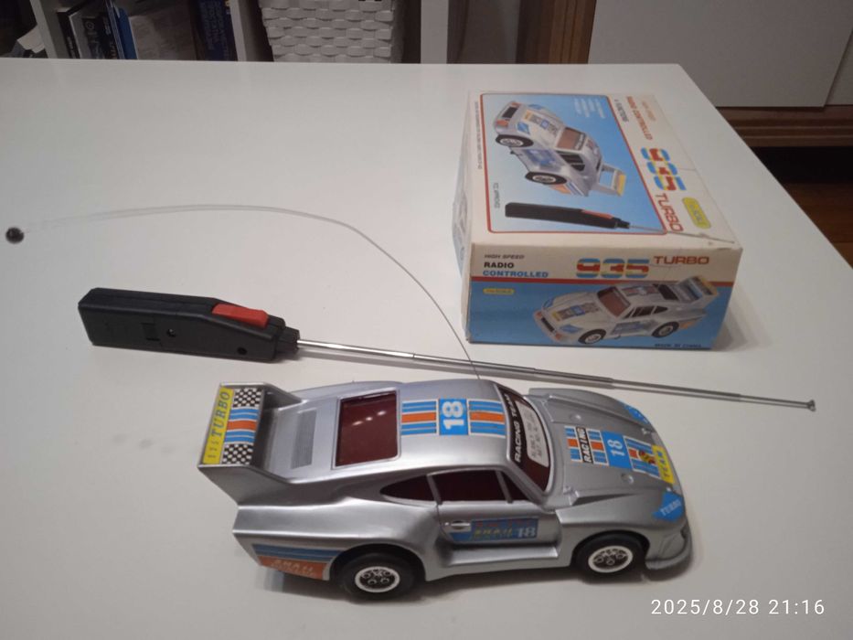 Стари колички и 2 бр. камиончета. Porsche 935 turbo Radio- controlled, 1:20, работи
