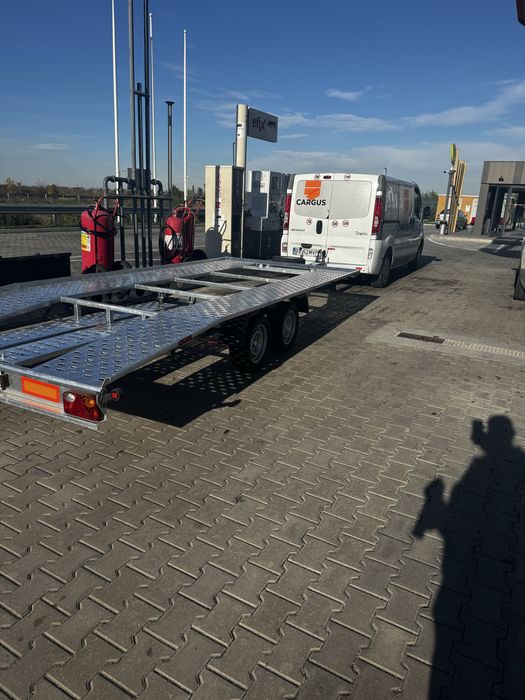 Inchiriez platforma auto