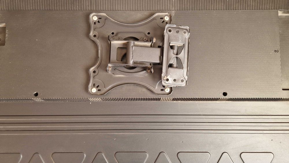 Телевизор 4К 127 см интернет есть