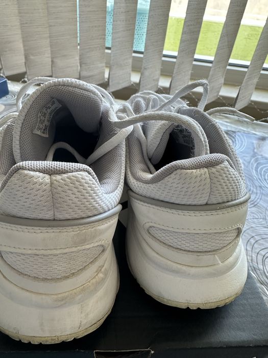 Бели обувки-Adidas