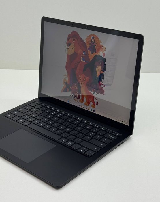 Microsoft Surface 4 — i5 1145G / 512GB NVME M2 SSD / 16GB LPDDR4X 4267