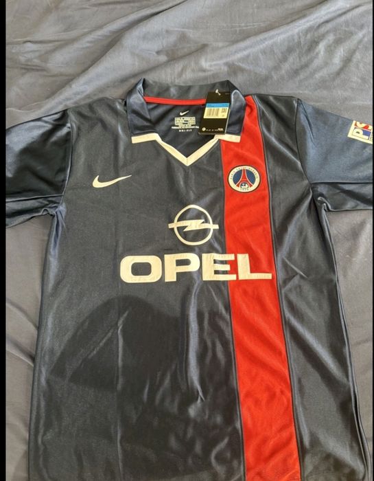 Ретро екип на ПСЖ , М размер. Чисто нов.