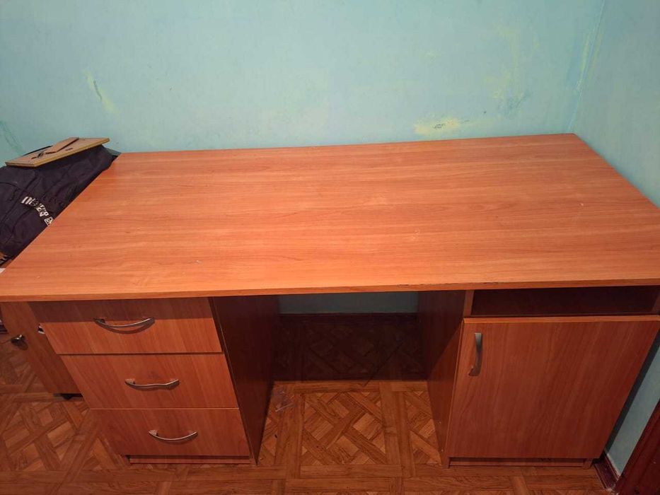 Продам  стол в отличном состоянии