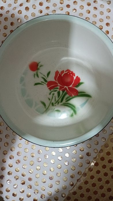 Продам эмаллированную чашку 1500