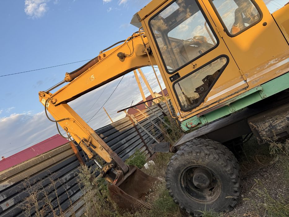 Продам экскаватор ETEC