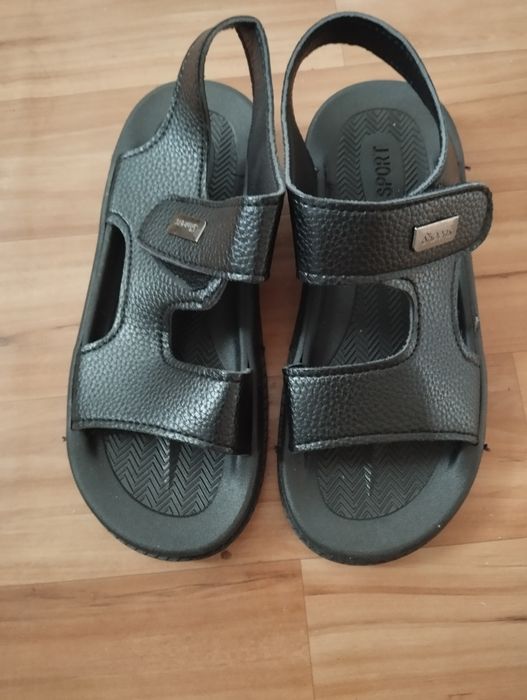 Продам новые сандали