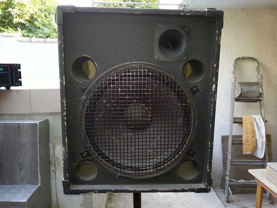 Тонколони Eminence, пулт Behringer, усилвател Novak