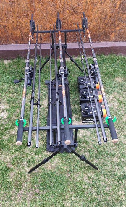Set 3 Lansete Carbon 3,90m,3 Mulinete 7000 cu Baitrunner,Rod Pod