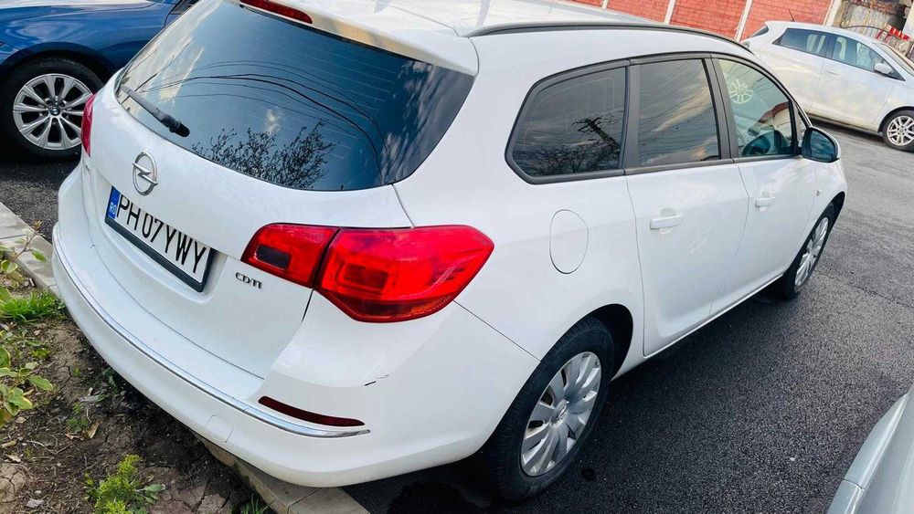 Opel Astra Sports Tourer 2014