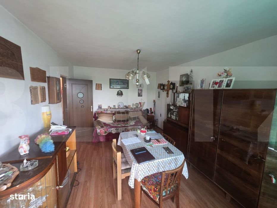 Apartament cu 2 camere decomandate.