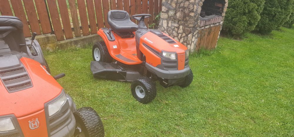 Vind două tractorase husqvarna
