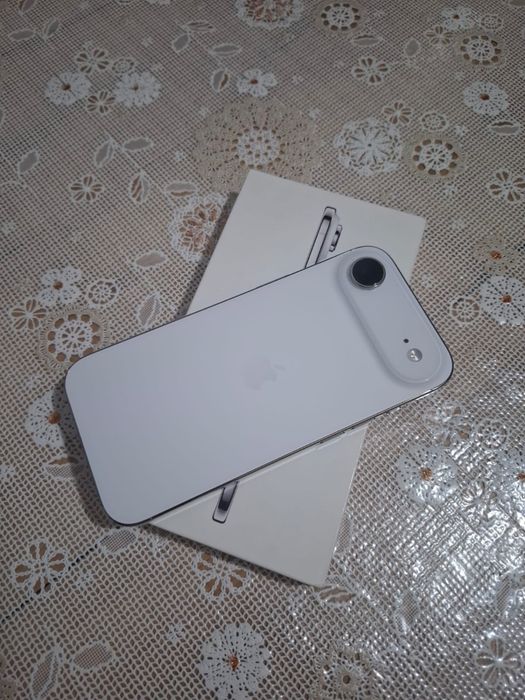 Iphone 17 air.  256Gb