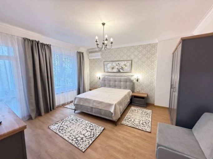 Дава се под наем Тристаен апартамент в София, Център - 120 кв.м за 2223.09 € - Снимка #5