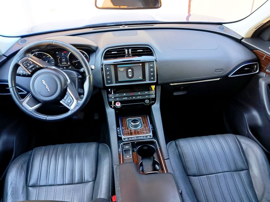Jaguar F Pace 2.5 Portofolii AWD 240 Cp