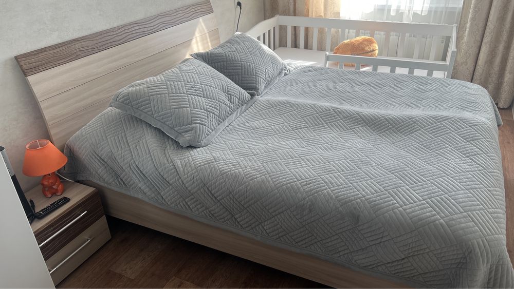 Спальний гарнитур