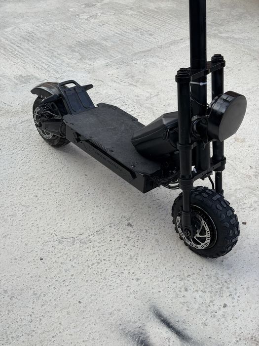 Vând trotineta boyueda s5-11 6000w 60v 38.8ah