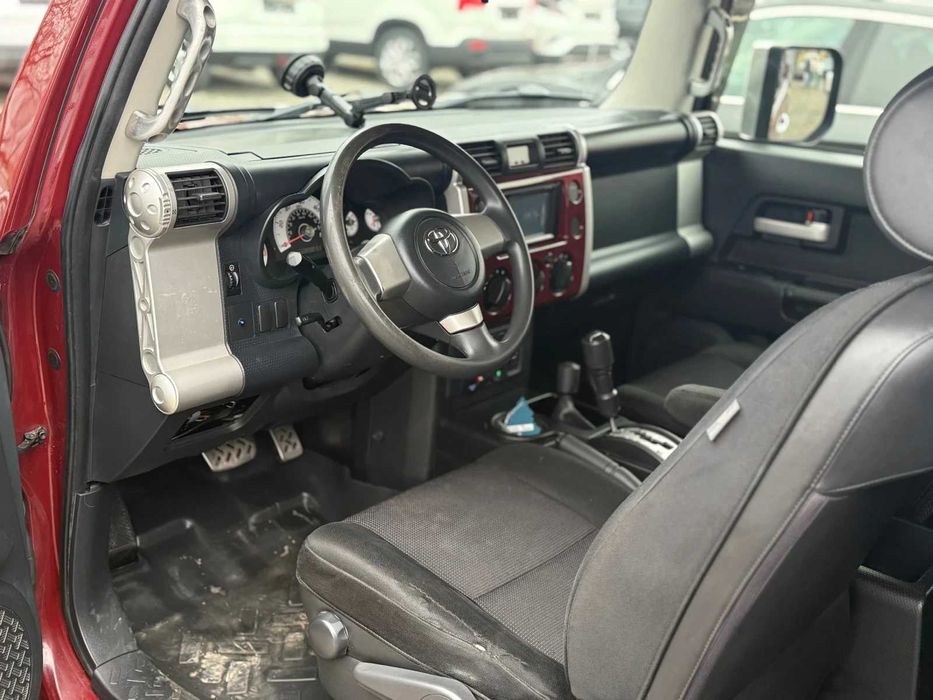 Toyota Fj cruiser 4х4* ЛЕБЕДКА* АВТОМАТ* РОЛБАР* УНИКАЛНА