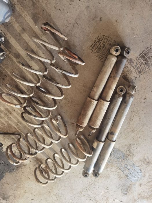 Пружини и амортисьори за suzuki jimny