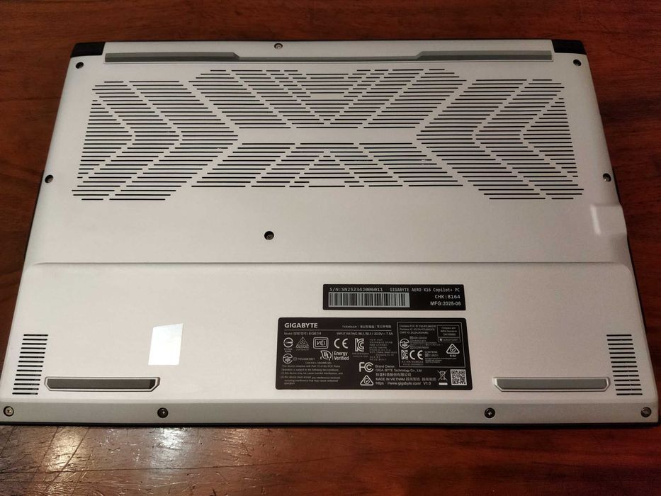 Gigabyte Aero X16, Ryzen AI 7 350, RTX5070, 2560x1600 165Hz, 100% sRGB