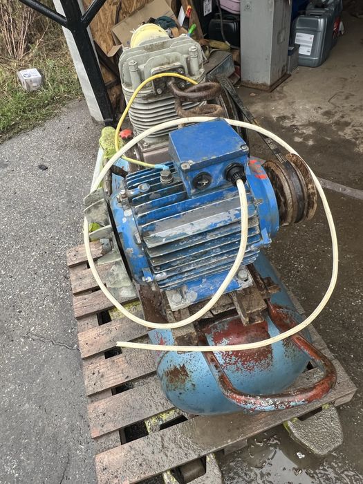 Compresor aer rezervor— 120 litri , motor— 4 KW