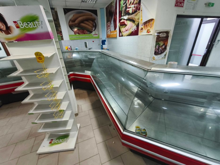 Хладилни витрини / островна минусова витрина