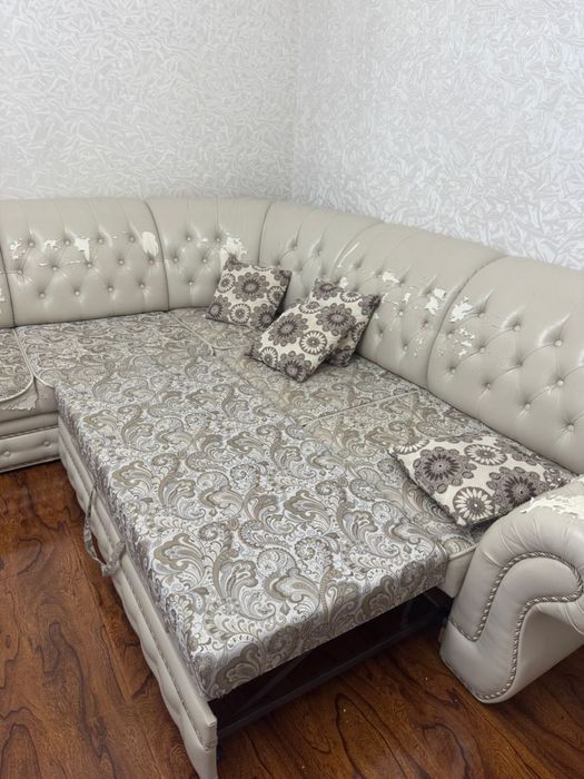 Диван угловой б/у экокожа бежевый