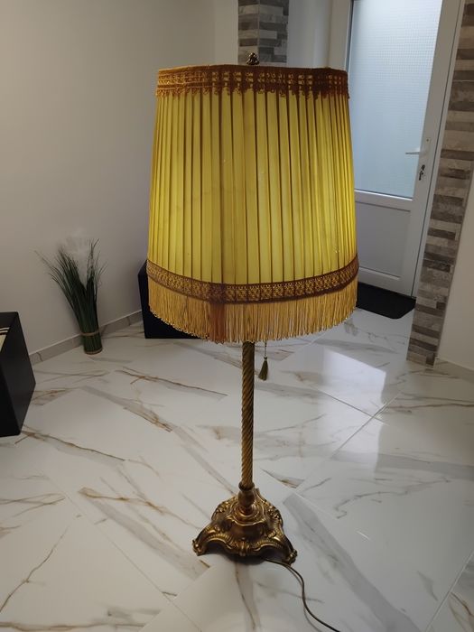 Superb lampadar vechi din bronz masiv,din perioada interbelică.
