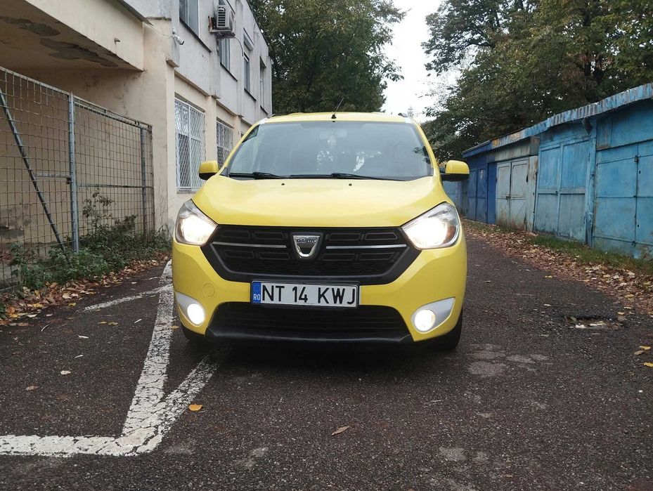 Vând masina Dacia Lodgy