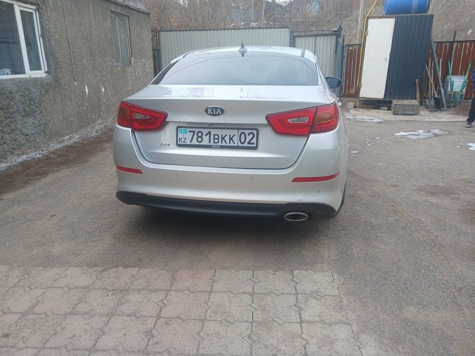 Продам срочно автомобиль кия ка5 2014г