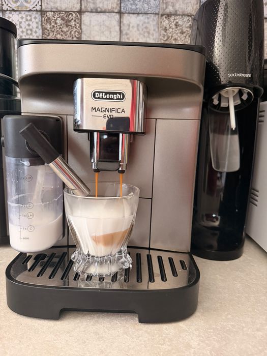 Vand espressor DeLonghi Magnifica EVO
