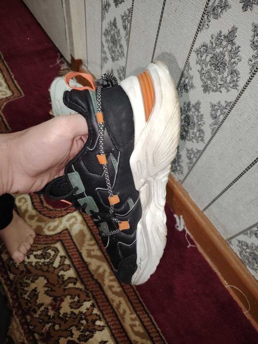 Продам мужские кроссовки.