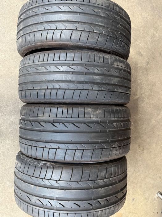 Vând set anvelope 245/35/20-275/30/20 bridgestone de vară cu runflat ca noi
