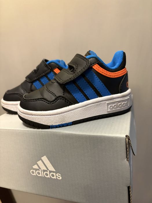 Маратонки Adidas 20 номер