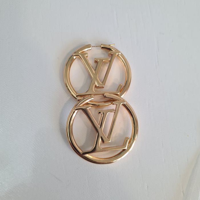 Серёжки от Dior и Louis Vuitton